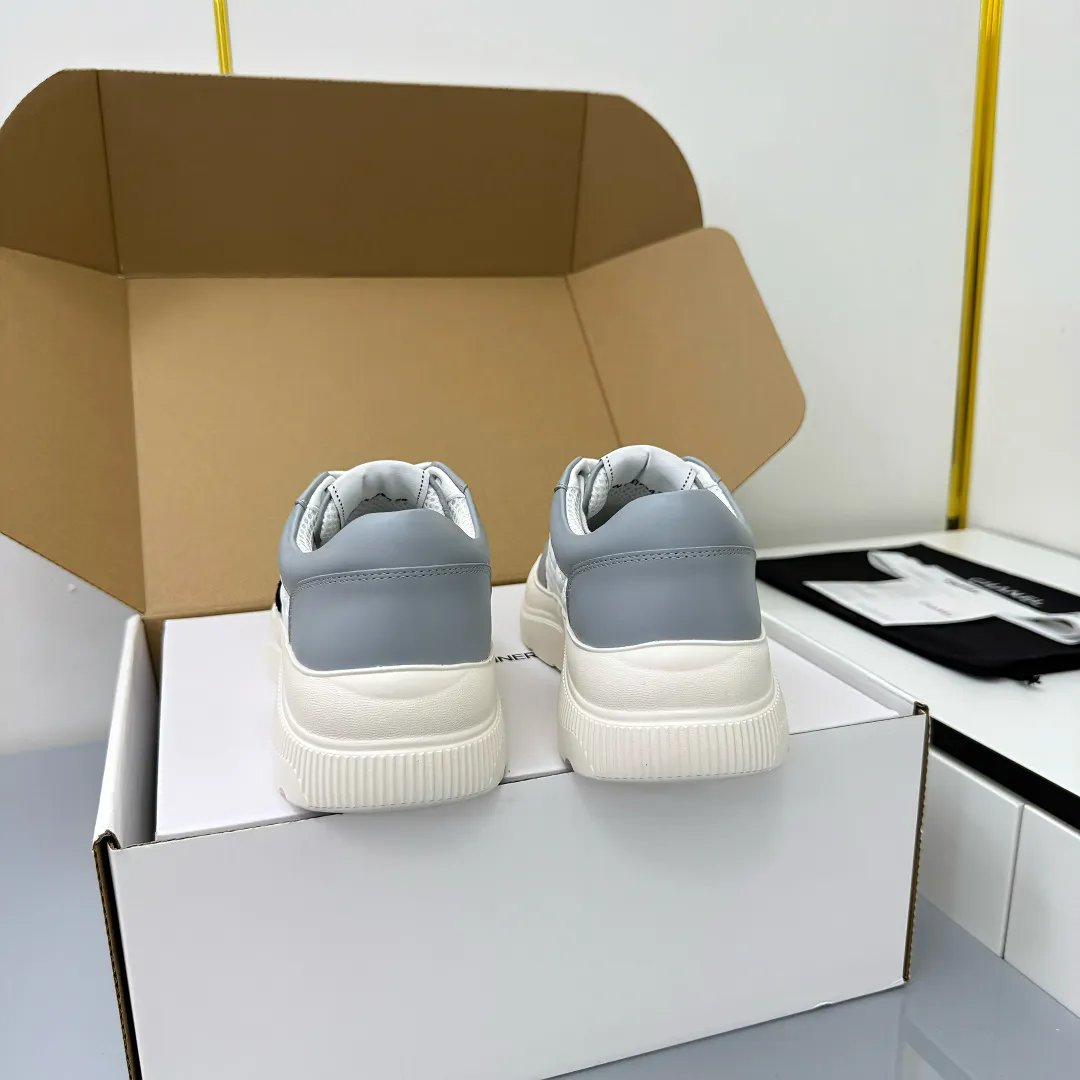 👟👟Ex-factory price 620👟👟 Chanel bread shoes ~ original calfskin panda shoes Chanel 25C latest hot style panda black and white sports shoes casual sneakers Xiaoxiang hot item classic black and white panda color coco girls must pay Fabric: original custom mixed sheepskin lining: original imported breathable mesh lining outsole: Original molded rubber + TPU combination Size: Women's 35-41